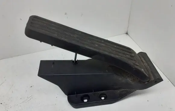 Mercedes-Benz E W212 Accelerator throttle pedal A2043000082 A2043000004