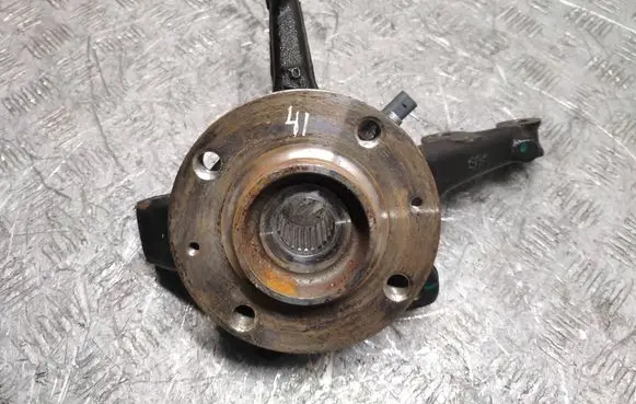 Peugeot 208 II Front wheel hub 