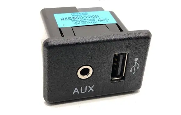 Nissan Pulsar USB socket connector 795405020