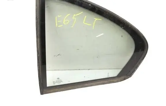 BMW 7 E65 E66 Rear vent window glass 8223813