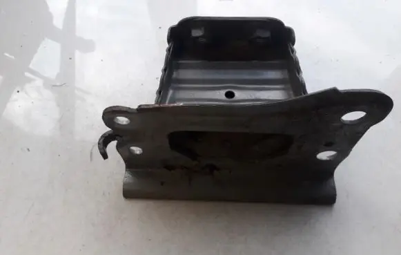 Toyota Corolla Verso AR10 Front bumper mounting bracket