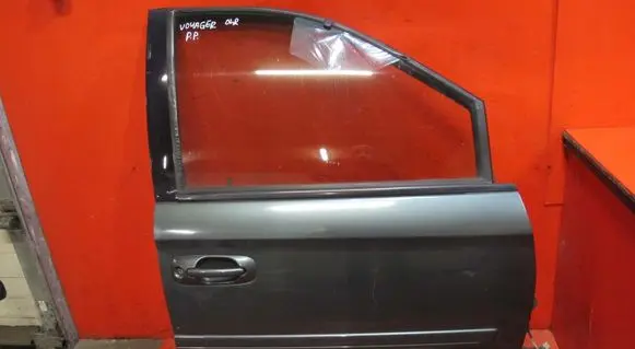 Chrysler Voyager Front door