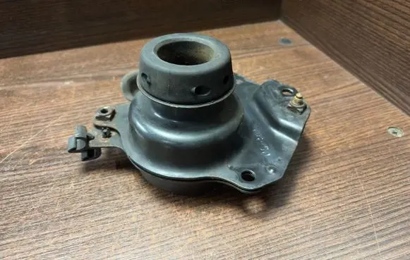 Volkswagen Polo III 6N 6N2 6NF Engine mount bracket 6N0199561 6N0199561F