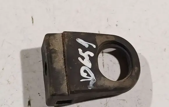Radiator mount bracket
