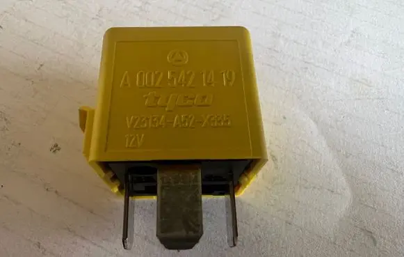 Mercedes-Benz A W169 Other relay A0025421419