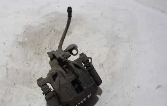 Renault Trafic III (X82) Rear brake caliper 7701056166