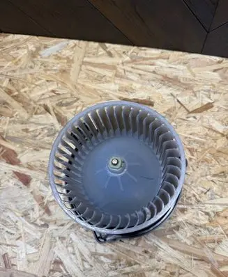 Mazda 2 Heater fan/blower 87270031
