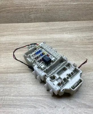 Mitsubishi Galant IX Fuse module MR515993