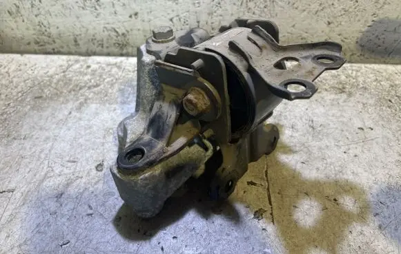 Jeep Compass Engine mount bracket 68186227A
