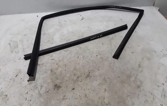 Dodge Durango Front door rubber seal 55399168AG