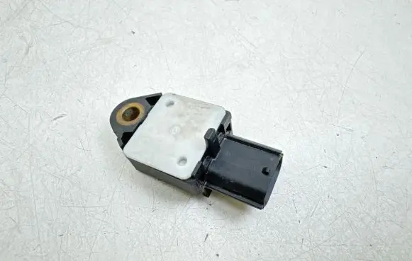 Toyota Auris 150 Airbag deployment crash/impact sensor 8983102060 1437044651