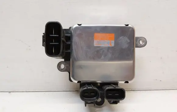 Toyota RAV 4 (XA40) Fan control module 8925730110
