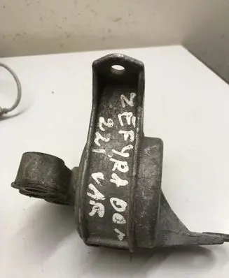 Opel Zafira A Engine mount bracket 90539246
