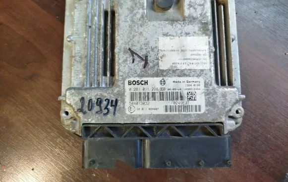Iveco Daily 35.8 - 9 Engine control unit/module 504073032 0281011228