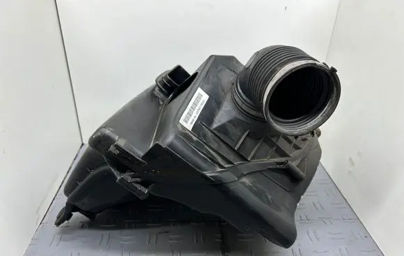BMW 1 E81 E87 Air filter box 7532754