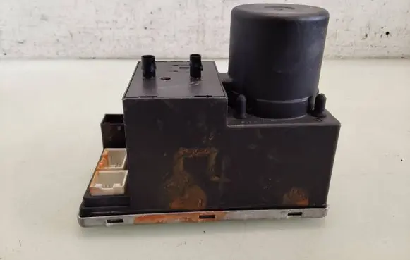 Audi A4 S4 B5 8D Central locking vacuum pump 8D0862257E 1002210606