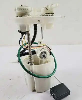 Nissan Pathfinder R52 In-tank fuel pump L6074539