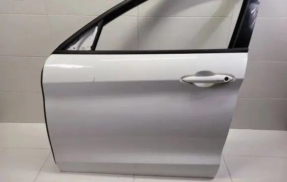 Alfa Romeo Stelvio Front door