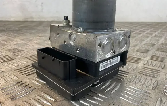 BMW 3 E90 E91 ABS Pump 6768550 0265236008