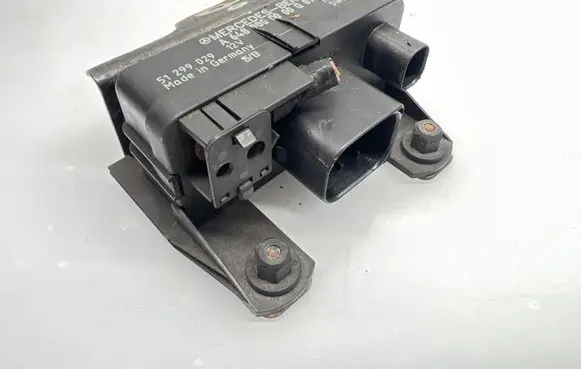 Mercedes-Benz E W211 Glow plug pre-heat relay A6489000000