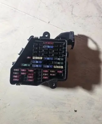 Volkswagen PASSAT B5 Fuse module 8D1941824