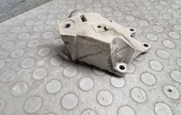 BMW 3 G20 G21 Engine mounting bracket 6876205 6876207