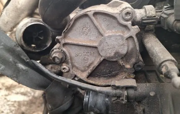 Mazda 2 Vacuum pump d1562c2