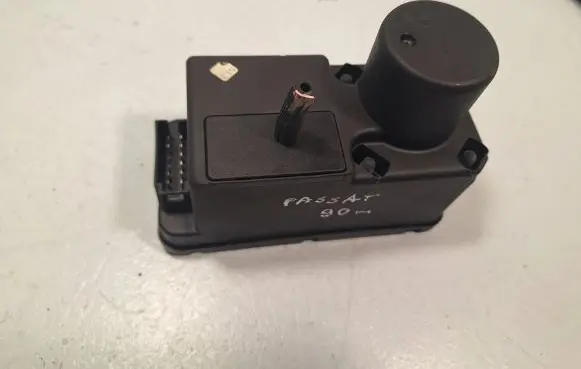 Volkswagen PASSAT B3 Central locking vacuum pump 357962257