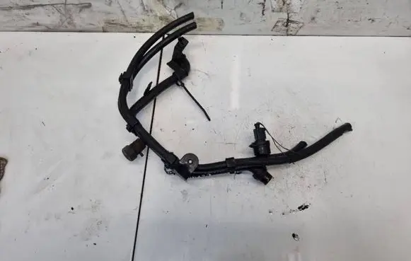 Volkswagen PASSAT B5.5 Engine coolant pipe/hose 