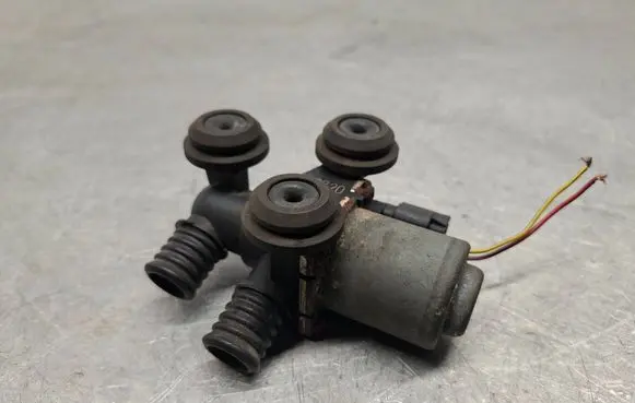 BMW 3 E46 Coolant heater control valve 8369805 64118369805