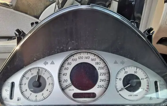 Mercedes-Benz E W211 Speedometer (instrument cluster) A2115407411