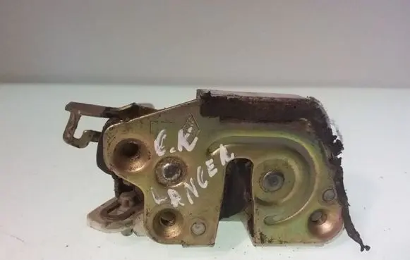 Mitsubishi Lancer Front door lock
