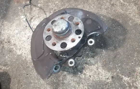 Mercedes-Benz E W212 Front wheel hub 2123304501