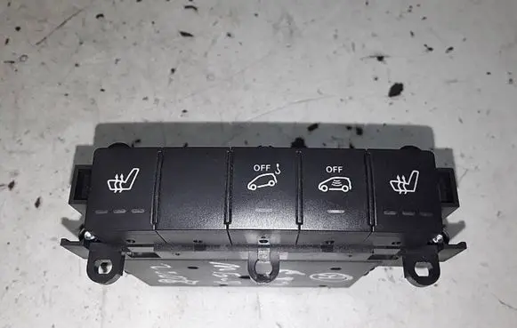 Mercedes-Benz B W245 Seat heating switch 1698208810 30071110339420