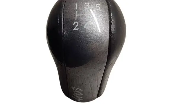 Toyota Avensis T250 Gear lever shifter trim leather/knob