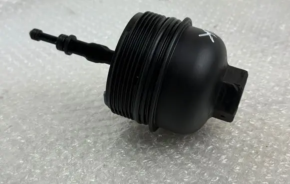 BMW 5 E39 Oil filter cover 2247379 22473799 8792095