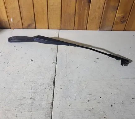 Volvo V50 Front wiper blade arm 8620200