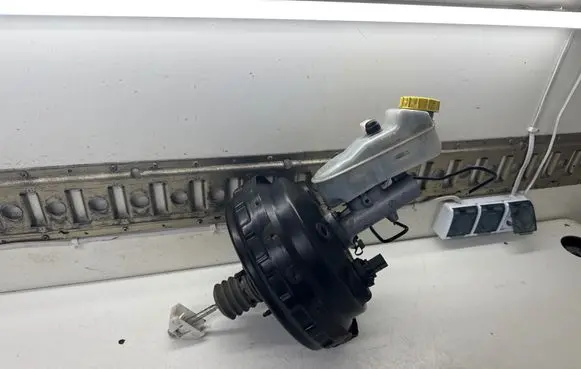 Volkswagen Multivan T5 Brake booster 7H0612101H 225878693702 03786937024