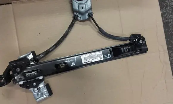 Rear door manual window regulator