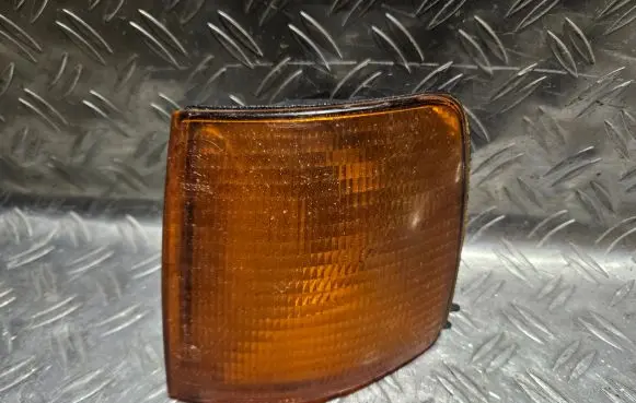 Volkswagen PASSAT B3 Front indicator light 357953049
