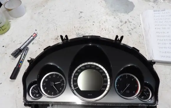 Mercedes-Benz E W212 Speedometer (instrument cluster) A2129004904 A2125401348 A2129023402