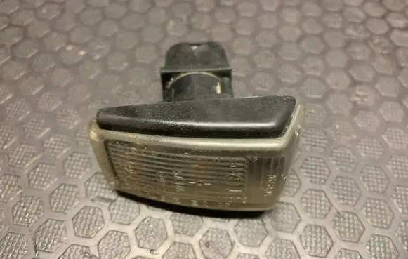 Volvo C70 Front fender indicator light 01555 E297