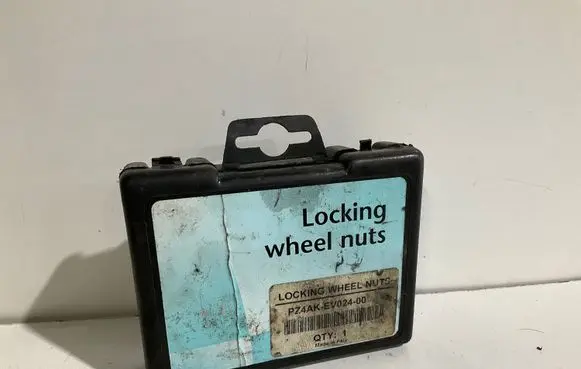 Mercedes-Benz E W211 Anti-theft wheel nuts and lock 