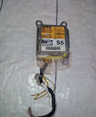 Toyota Hilux (AN10, AN20, AN30) Airbag control unit/module 2310003370
