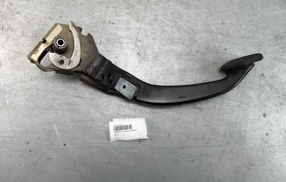 Volvo XC90 Clutch pedal 32265114