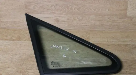Volkswagen Sharan Front triangle window/glass 