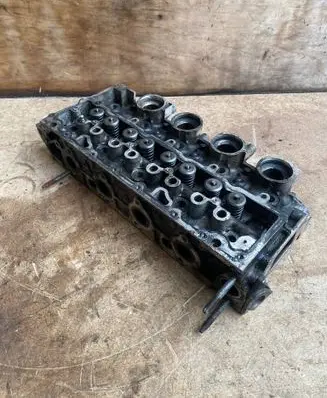 Peugeot 307 Engine head 9643477110