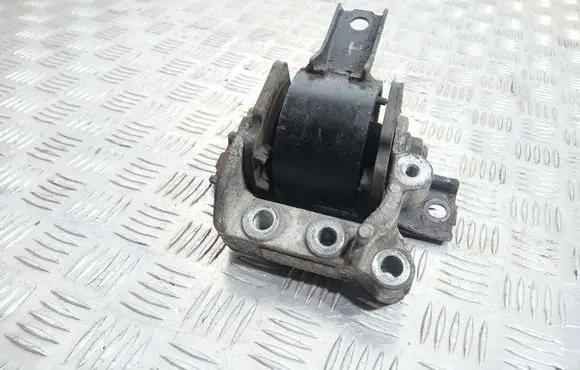 Mitsubishi Outlander Engine mount bracket