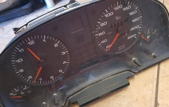 Audi 80 90 B3 Speedometer (instrument cluster) 110008561005 893919067AP 500201017001