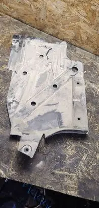 Center/middle under tray cover